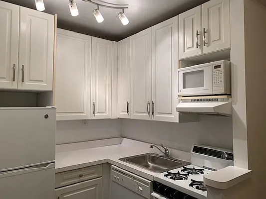 Rented by Urban Real Estate Inc | media 7