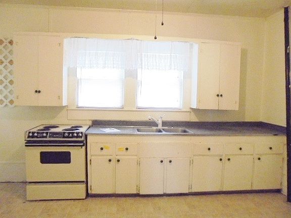 2nd image of 109 E Chisholm St #109