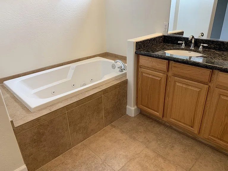 13616 N Hamilton Dr #105 — Photo 8
