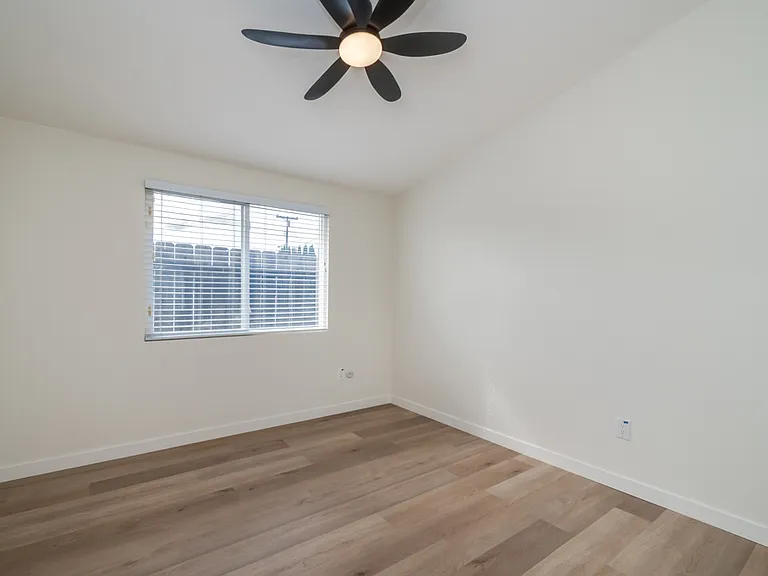 Great floorplan with bedrooms all located in hallway together, and living space in other part of house.