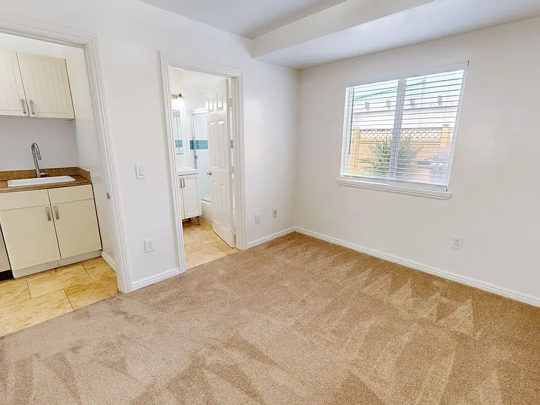 100 Palm Ave — Photo 9