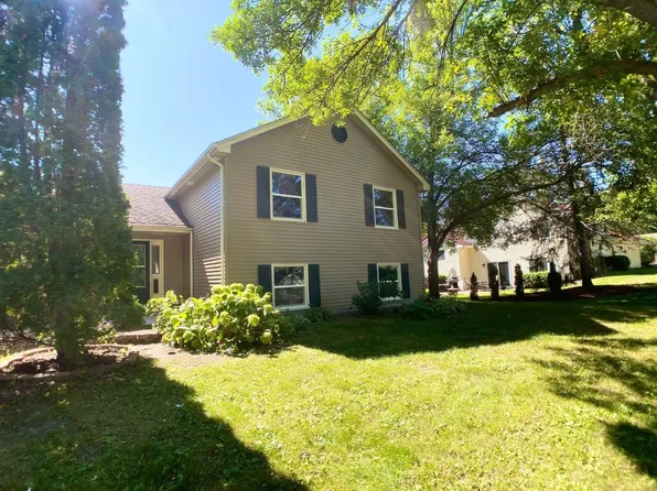 10145 48th Ave N, Plymouth, MN 55442