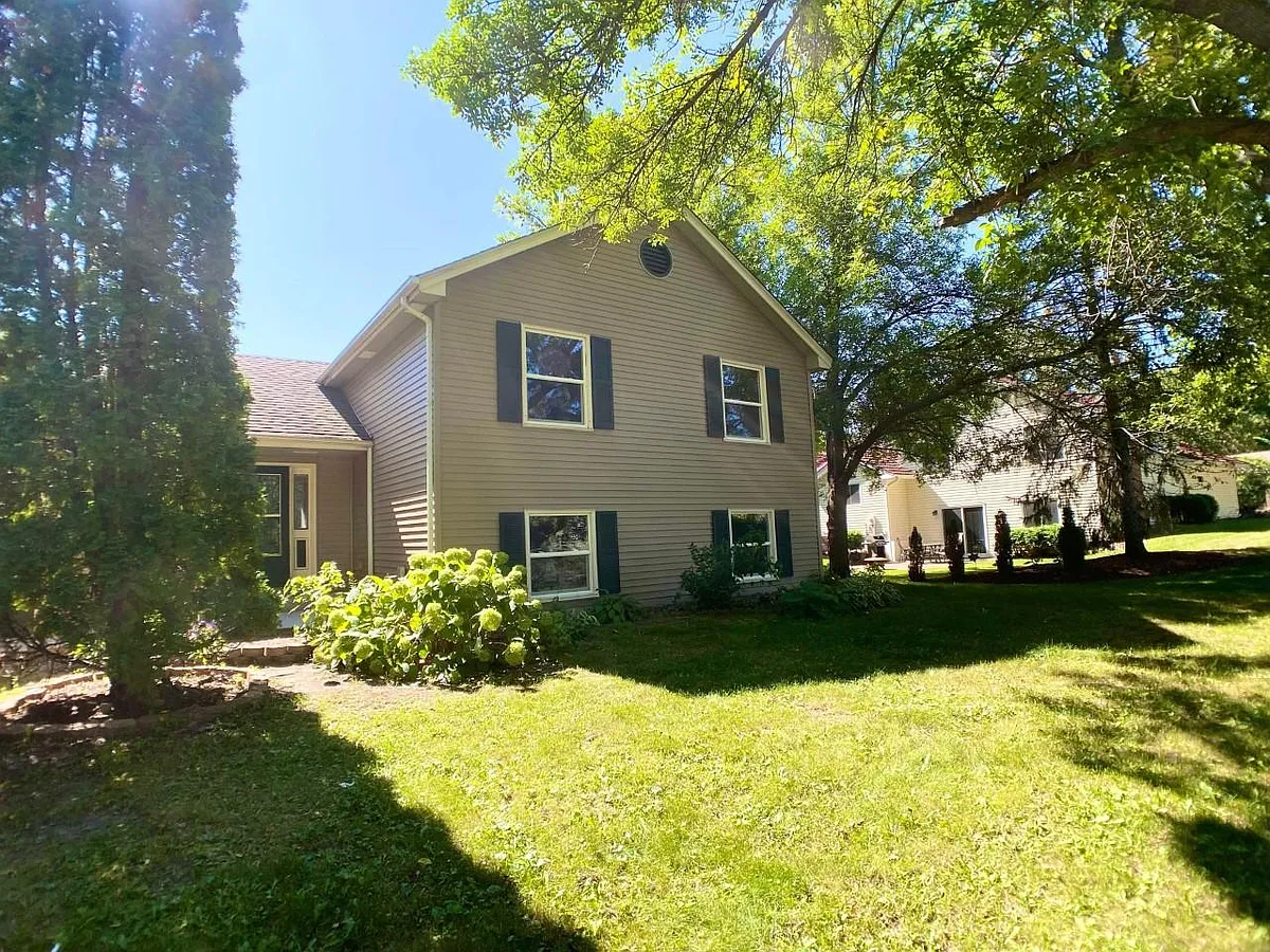Primary Photo - 10145 48th Ave N