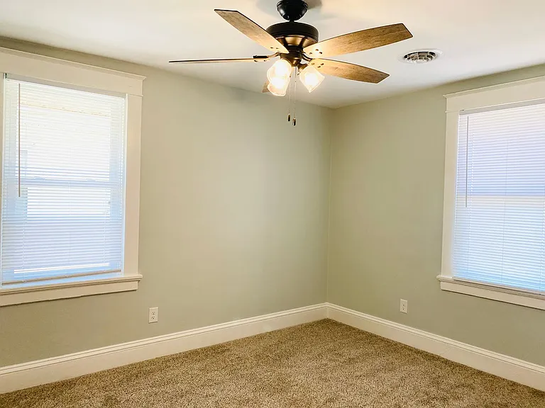 2507 Seminary Ave. — Photo 24