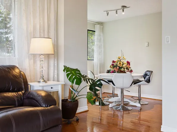 1026 Queens Ave APT 402, New Westminster, BC V3M 6B2