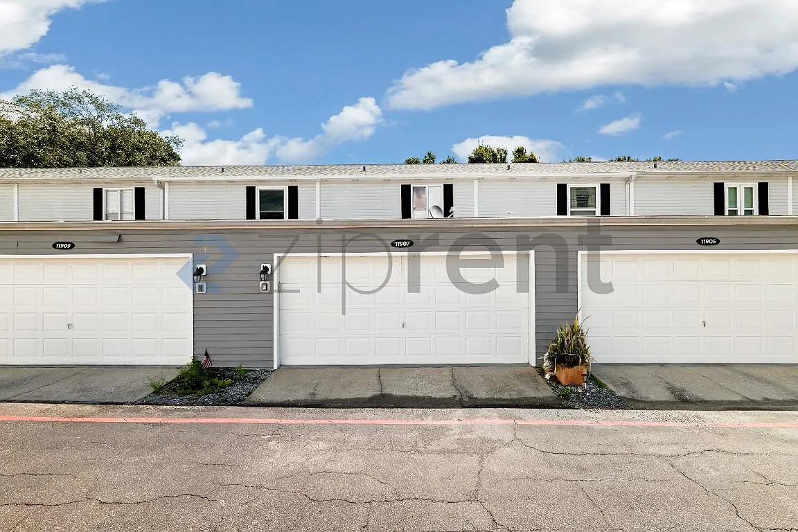2 bed, 1200 sqft, $2,200 — Photo 1