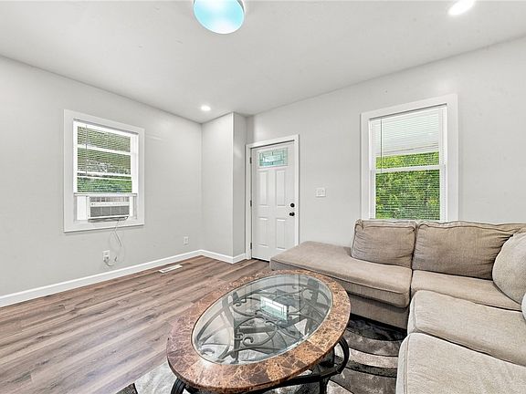 5th image of 247 Maple St