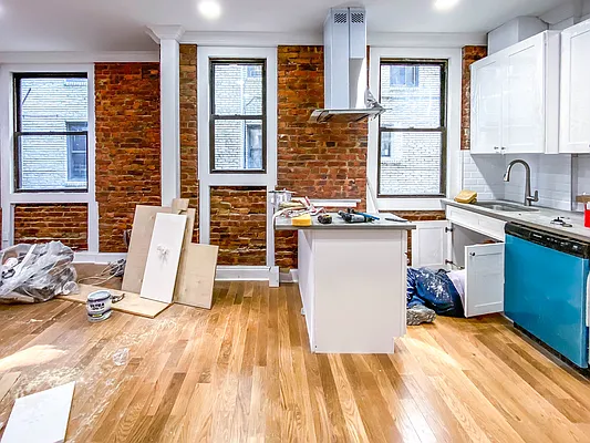 Rented by Voro New York | media 82