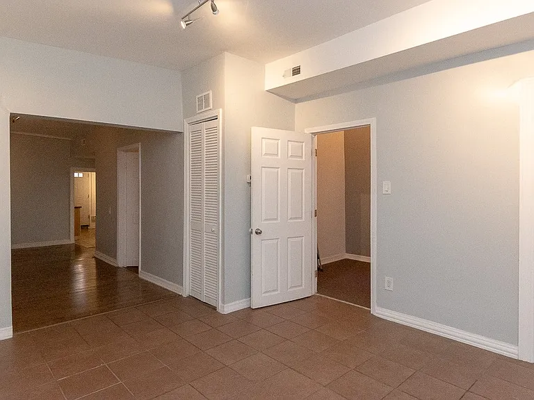 3511 W Dickens Ave #2 — Photo 12