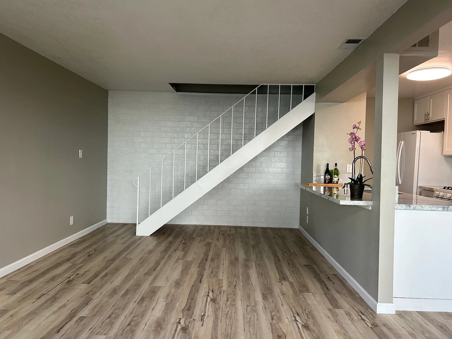 2 bed, 840 sqft, $1,975 — Photo 3
