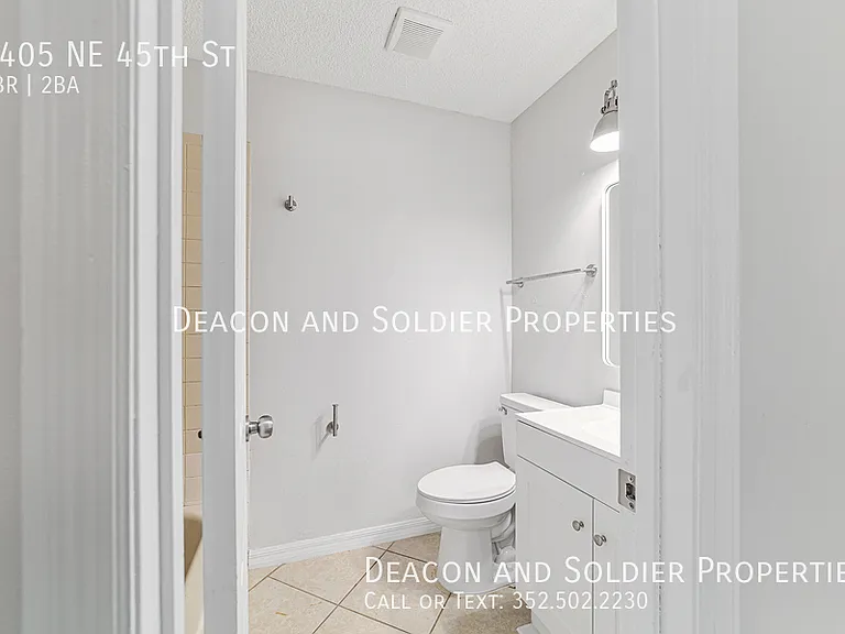 3405 NE 45th St — Photo 15