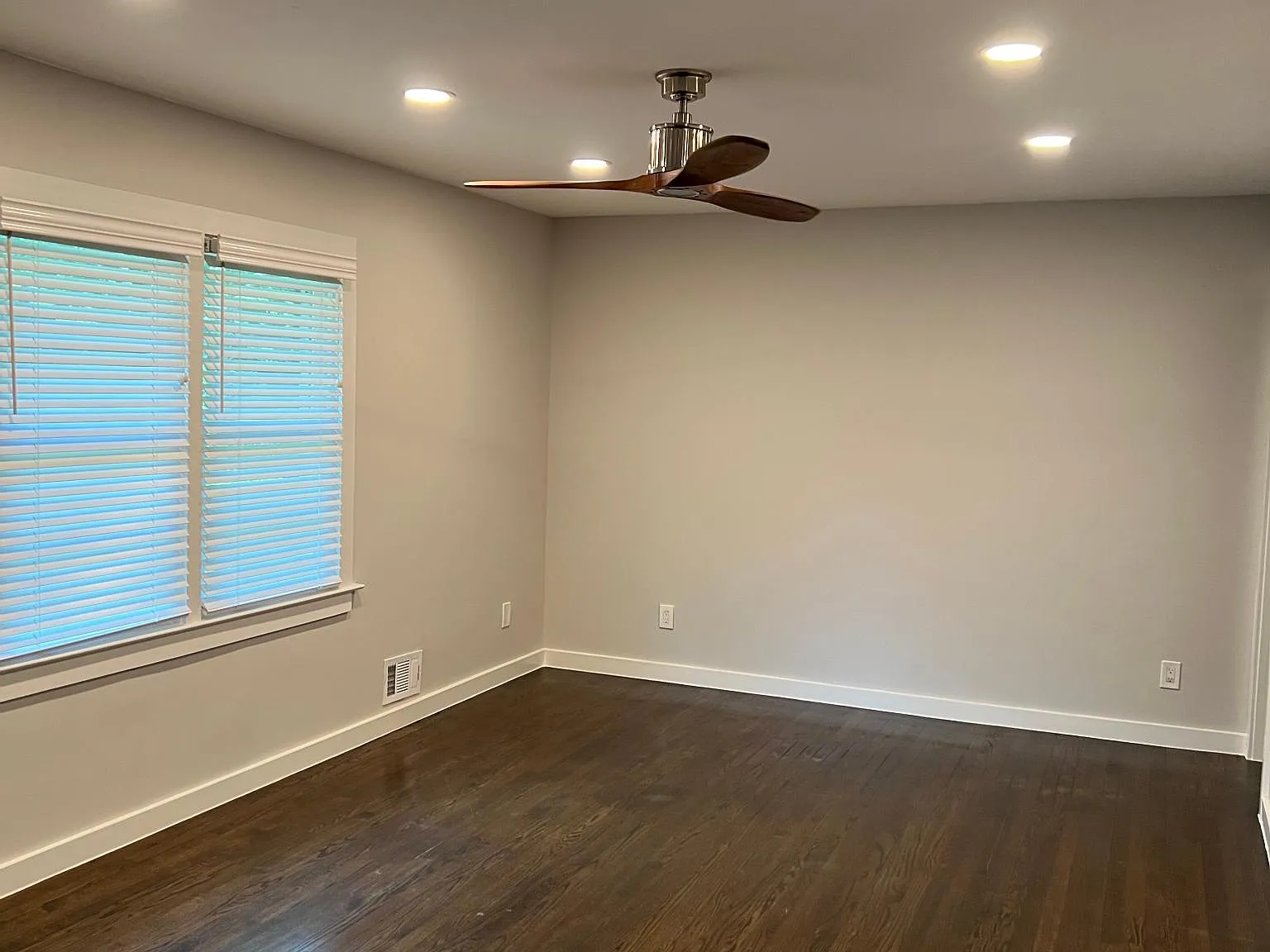 3 bed, 1080 sqft, $2,550 — Photo 3