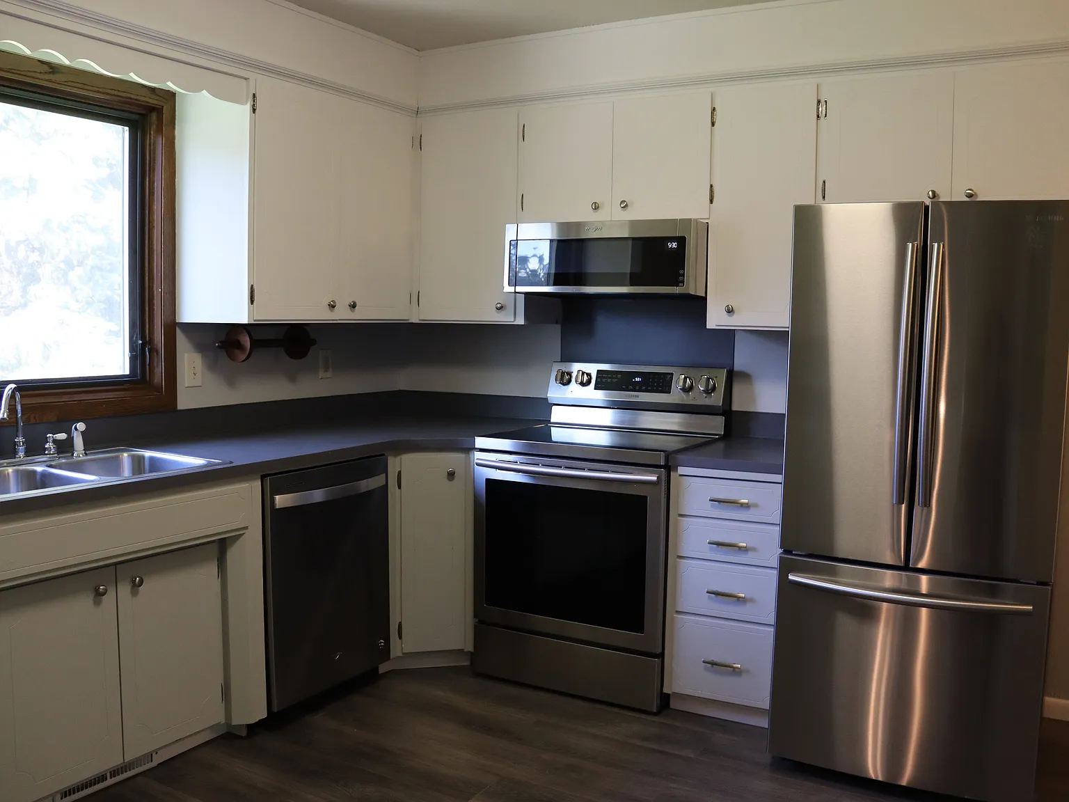 3 bed, 2.0 bath, 1700 sqft, $2,090 — Photo 4