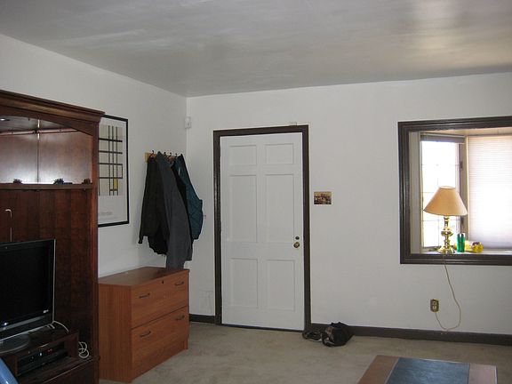 3rd image of 1038 Agnew Dr