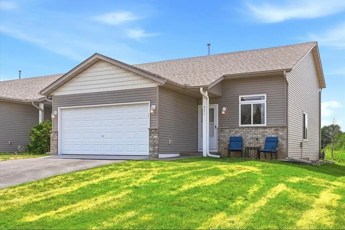 3 bed, 1530 sqft, $2,100 — Photo 1