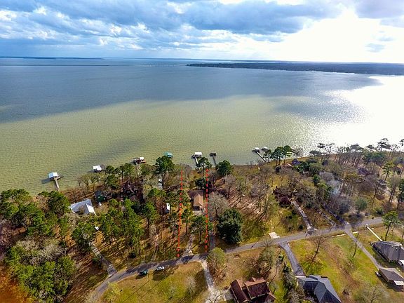 3rd image of 327 Emerald Ln