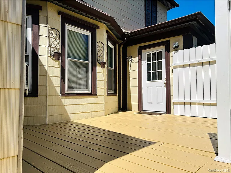 46 Totten Pl — Photo 21