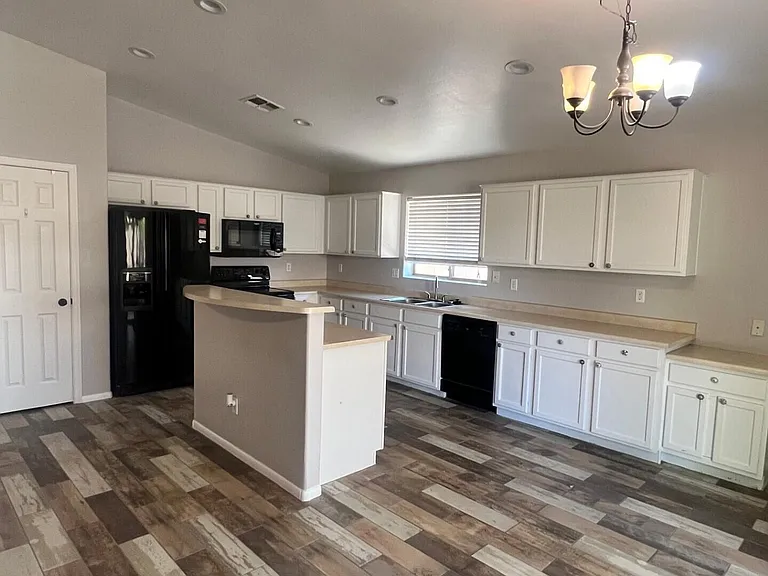 22264 N Kingston Dr — Photo 5