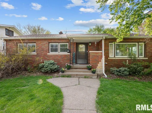 1936 Carey Ave, Davenport, IA 52803