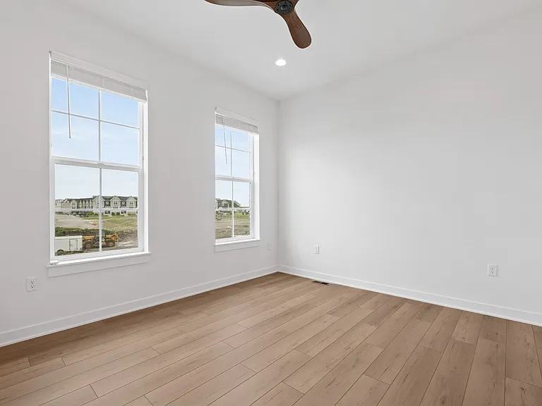 1109 SW 11th St — Photo 40
