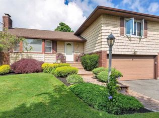 61 Polo Rd, Massapequa, NY 11758