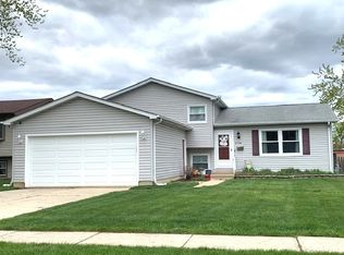 204 W Hawthorne Blvd, Mundelein, IL