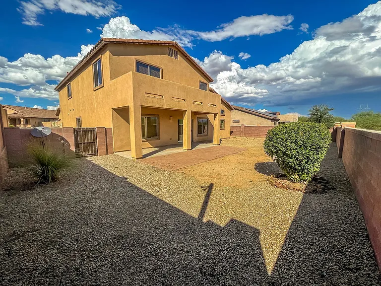 853 W Calle Barbitas — Photo 37