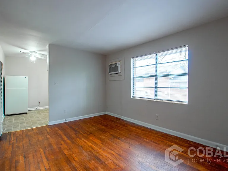 896 Greenwood Ave NE — Photo 31