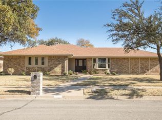 2711 Whispering Trail Cir, Pantego, TX 76013