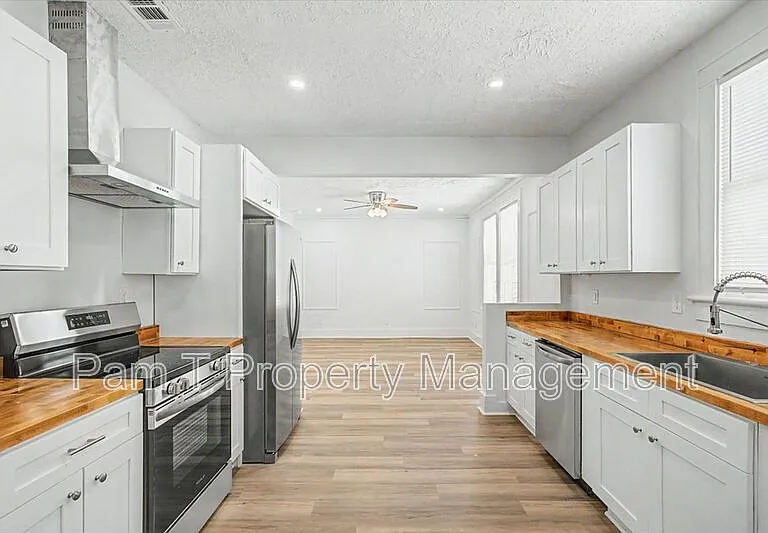 613 W 39th St #B — Photo 12