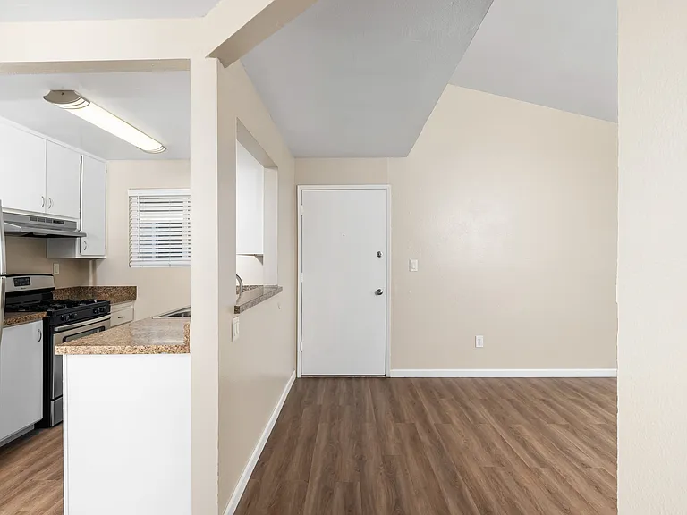 Menlo Pointe — Photo 6