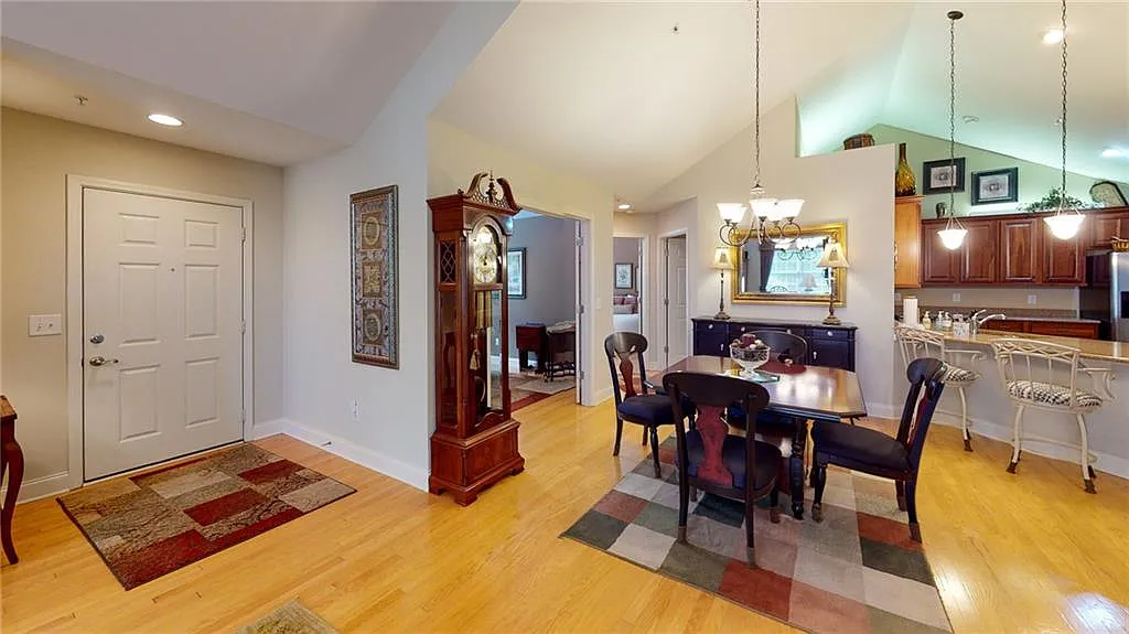 2 bed, 2.0 bath, 1975 sqft, $2,500 — Photo 3