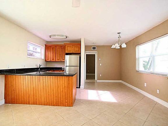 3rd image of 1601 N Treasure Dr