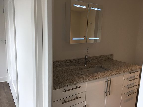 5th image of 4302 Walnut St #2