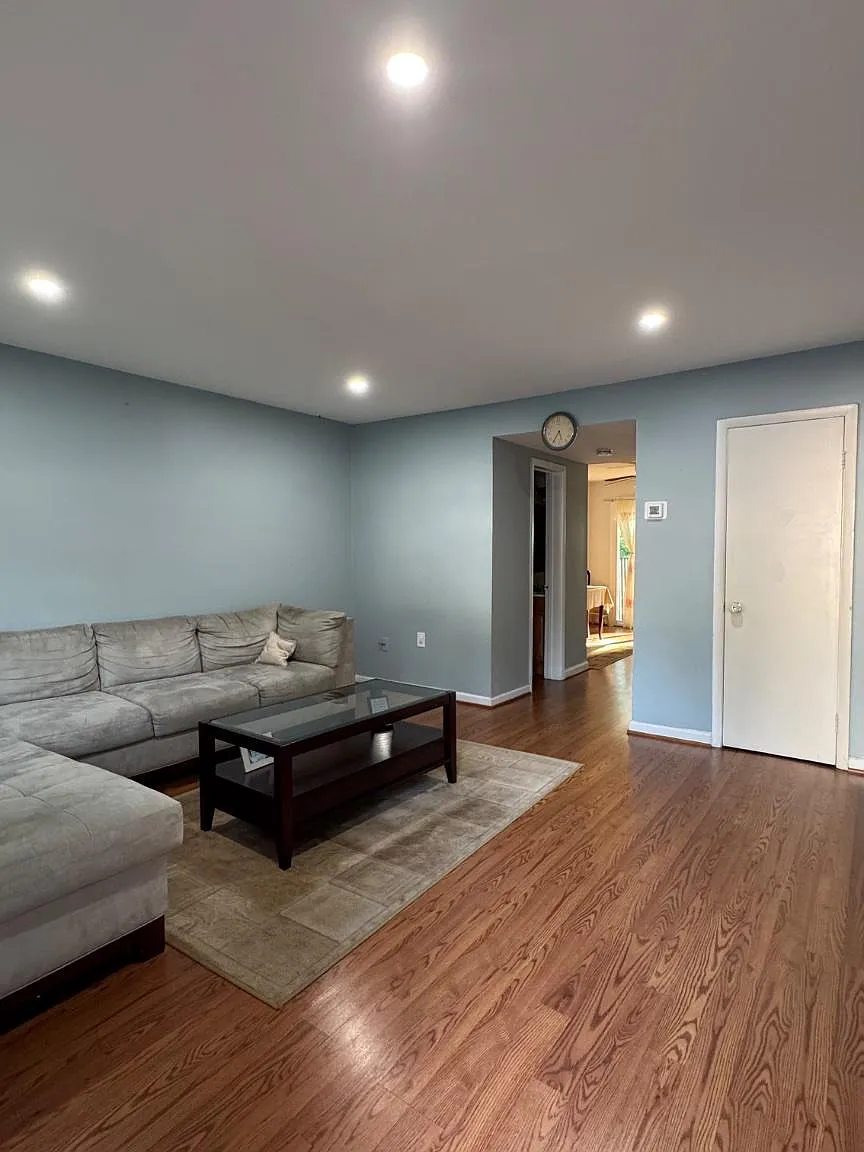 3 bed, 1.5 bath, 1332 sqft, $2,300 — Photo 2