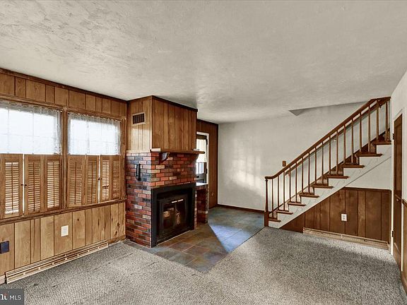 3rd image of 203 Sycamore Rd