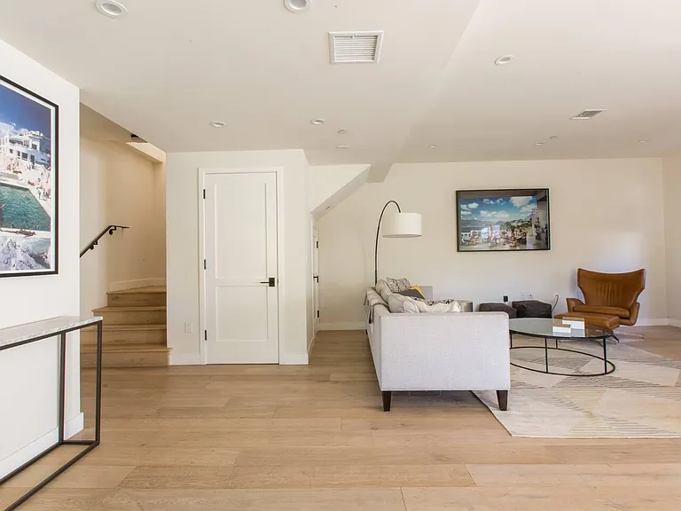1319 Yale St #1 — Photo 10