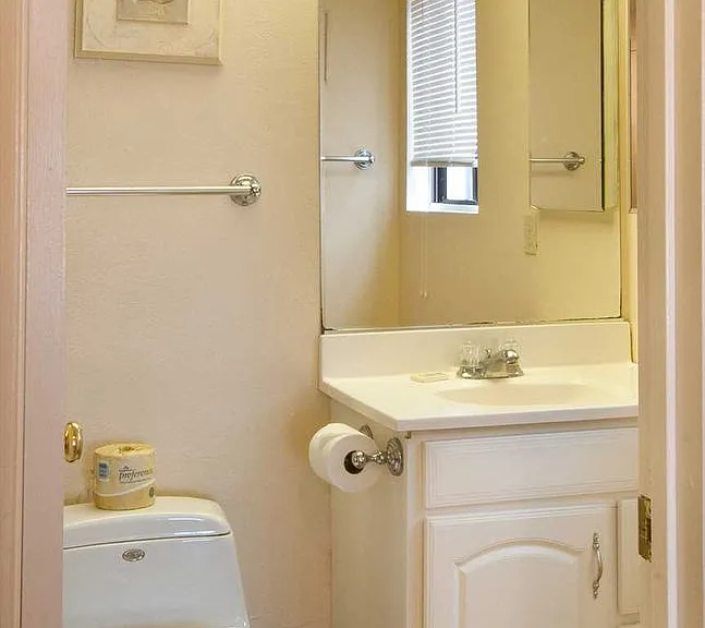 414 E Oceanfront — Photo 11