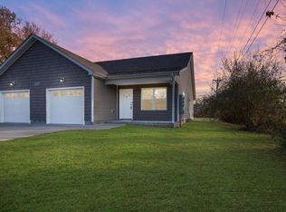 114 Meadow Ln, Oak Grove, KY 42262