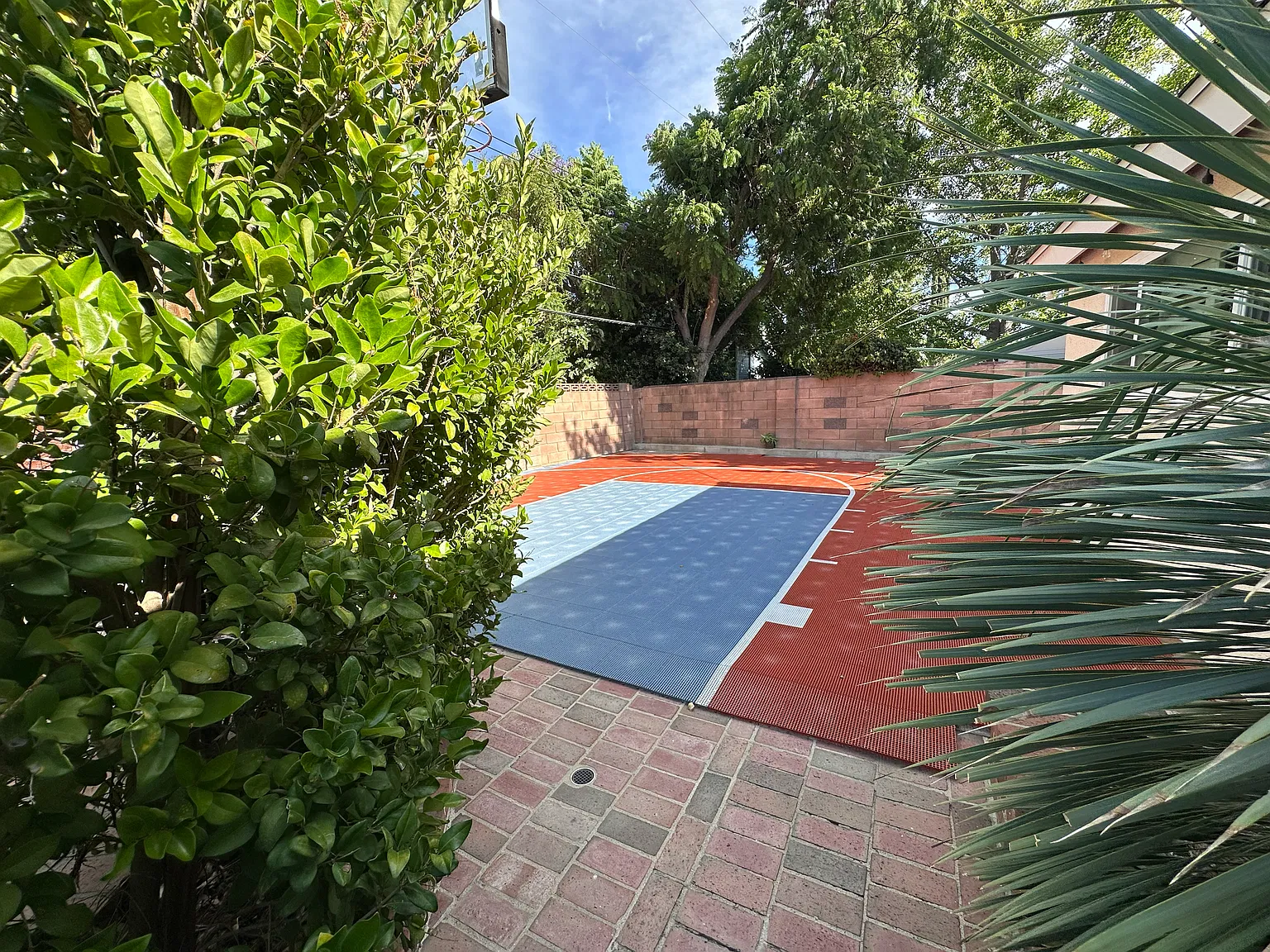 4 bed, 1361 sqft, $4,495 — Photo 2