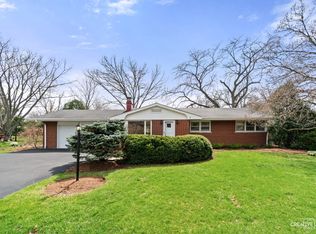 1005 Meadow Ln, Elgin, IL