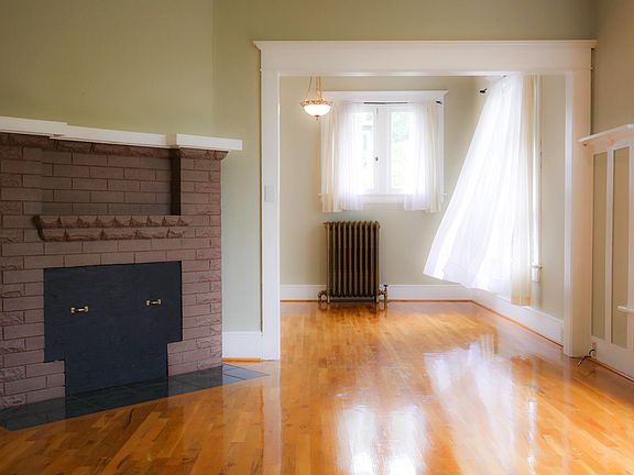 3rd image of 1018 W Crockett St #1018