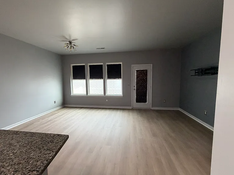 43985 Eastgate View Dr — Photo 12