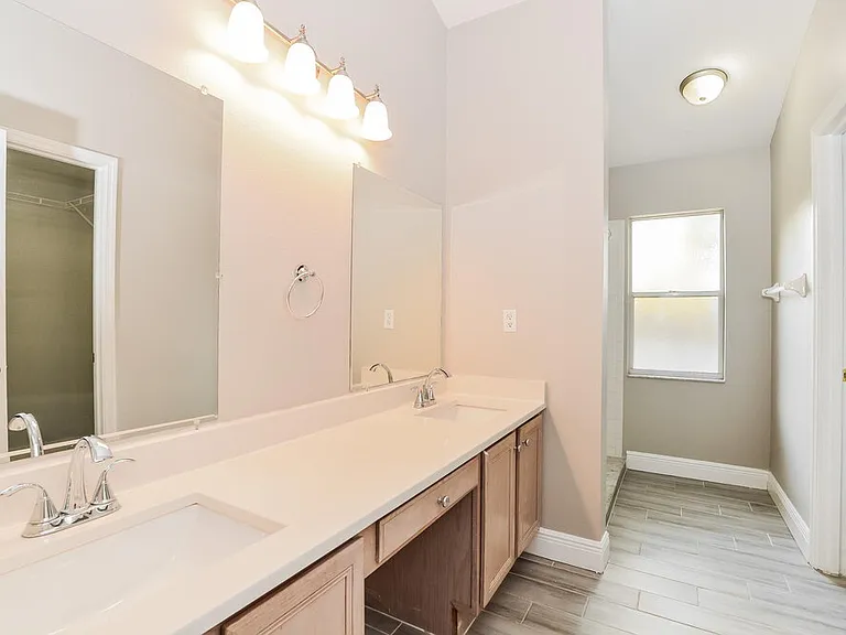 424 Lancers Dr — Photo 10