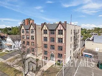 1 bed, 1.0 bath, $1,800 — Photo 1