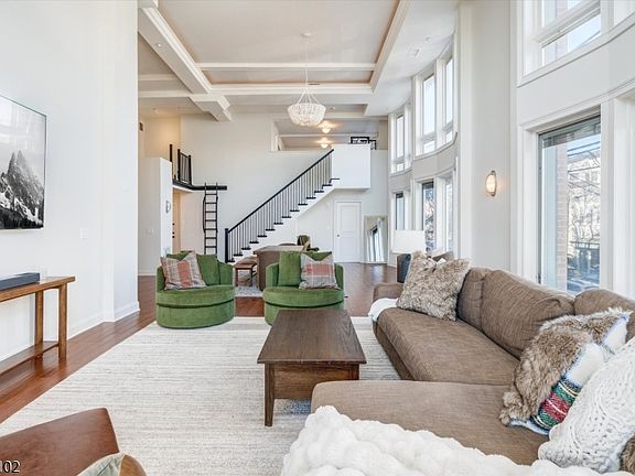 5th image of 119 Walnut St #1
