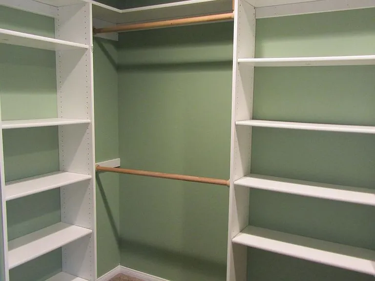 225 Cyclone St — Photo 13