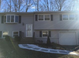 7 Greentree Rd, Stockholm, NJ 07460