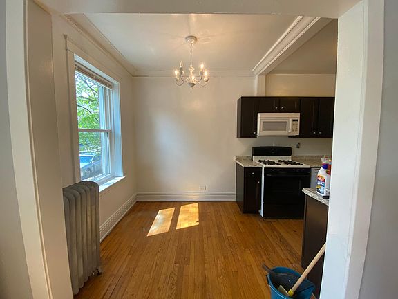 5th image of 3953 N Hoyne Ave APT 1