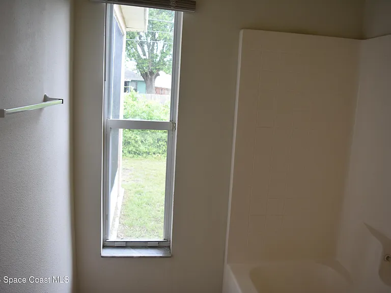 334 Bordeaux Ave NE — Photo 31